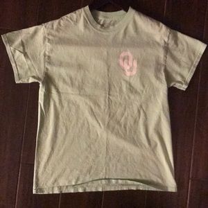 Light green Oklahoma university T-shirt
